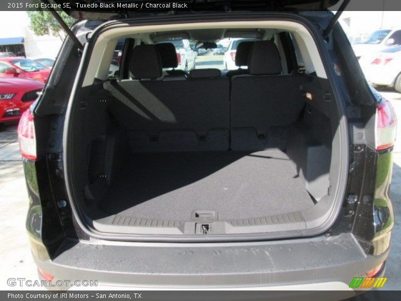 Tuxedo Black Metallic / Charcoal Black 2015 Ford Escape SE