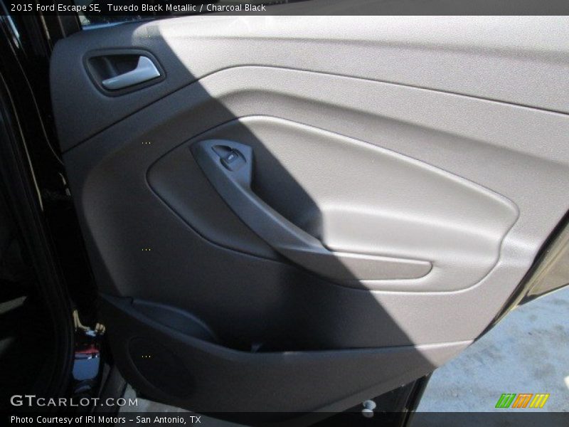 Tuxedo Black Metallic / Charcoal Black 2015 Ford Escape SE