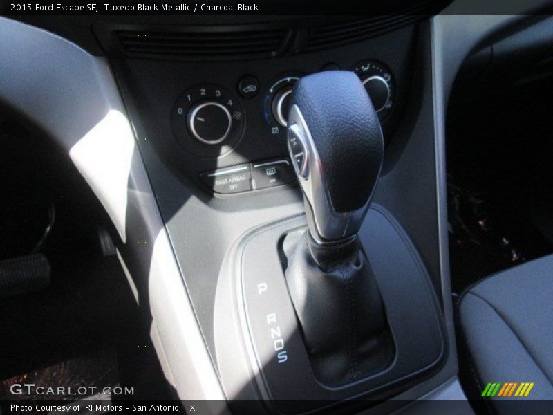 Tuxedo Black Metallic / Charcoal Black 2015 Ford Escape SE