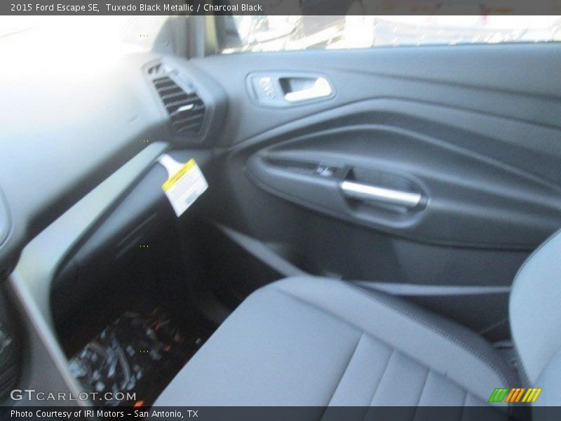 Tuxedo Black Metallic / Charcoal Black 2015 Ford Escape SE