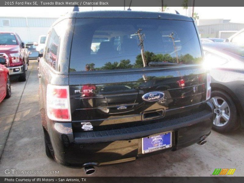 Tuxedo Black Metallic / Charcoal Black 2015 Ford Flex SE