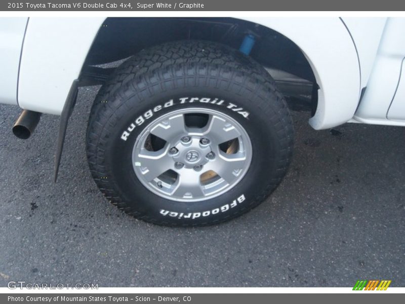 Super White / Graphite 2015 Toyota Tacoma V6 Double Cab 4x4