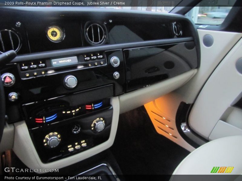 Jubilee Silver / Creme 2009 Rolls-Royce Phantom Drophead Coupe