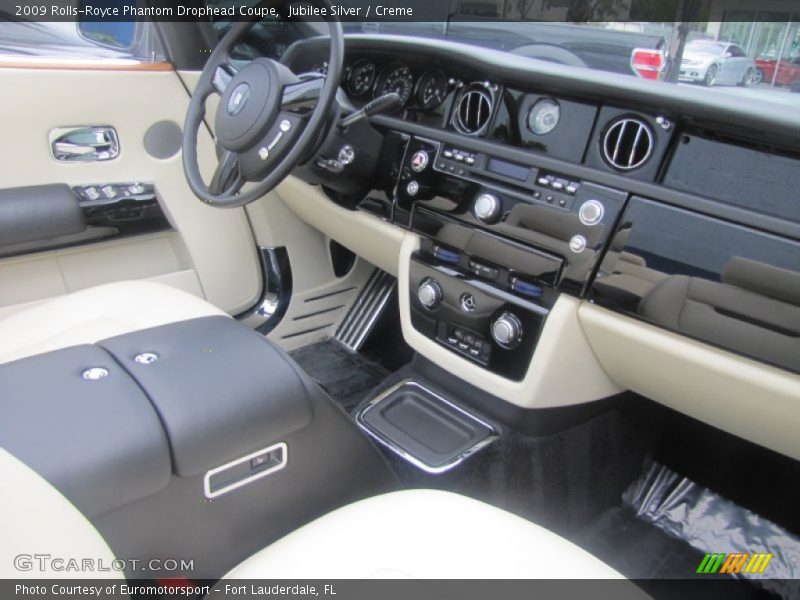 Jubilee Silver / Creme 2009 Rolls-Royce Phantom Drophead Coupe
