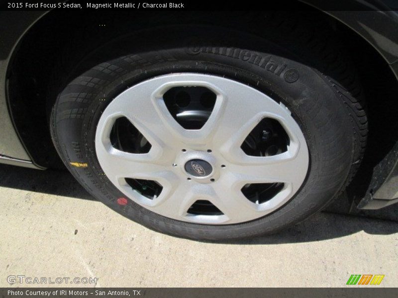 Magnetic Metallic / Charcoal Black 2015 Ford Focus S Sedan