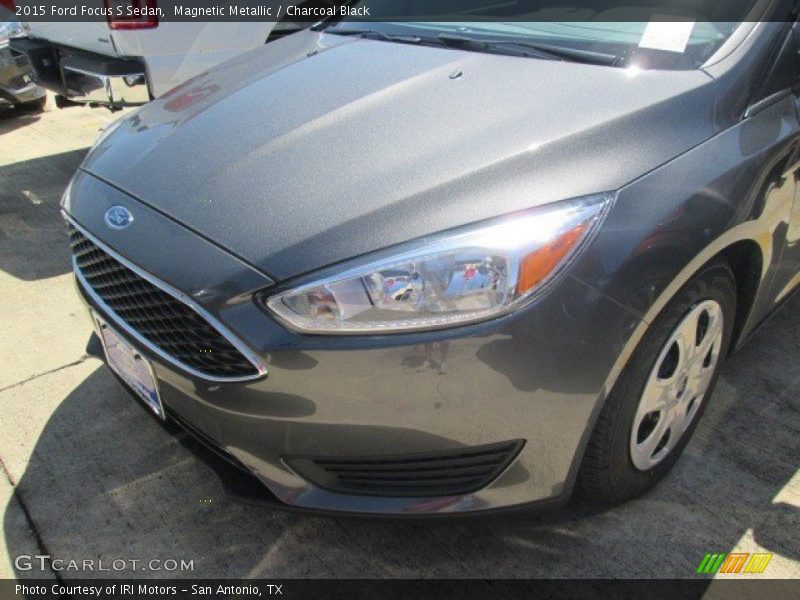 Magnetic Metallic / Charcoal Black 2015 Ford Focus S Sedan