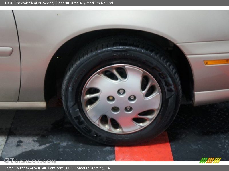 Sandrift Metallic / Medium Neutral 1998 Chevrolet Malibu Sedan