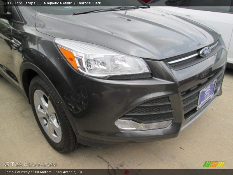 Magnetic Metallic / Charcoal Black 2015 Ford Escape SE