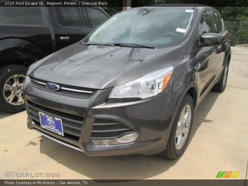 Magnetic Metallic / Charcoal Black 2015 Ford Escape SE