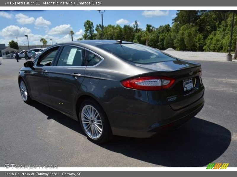 Magnetic Metallic / Charcoal Black 2016 Ford Fusion SE