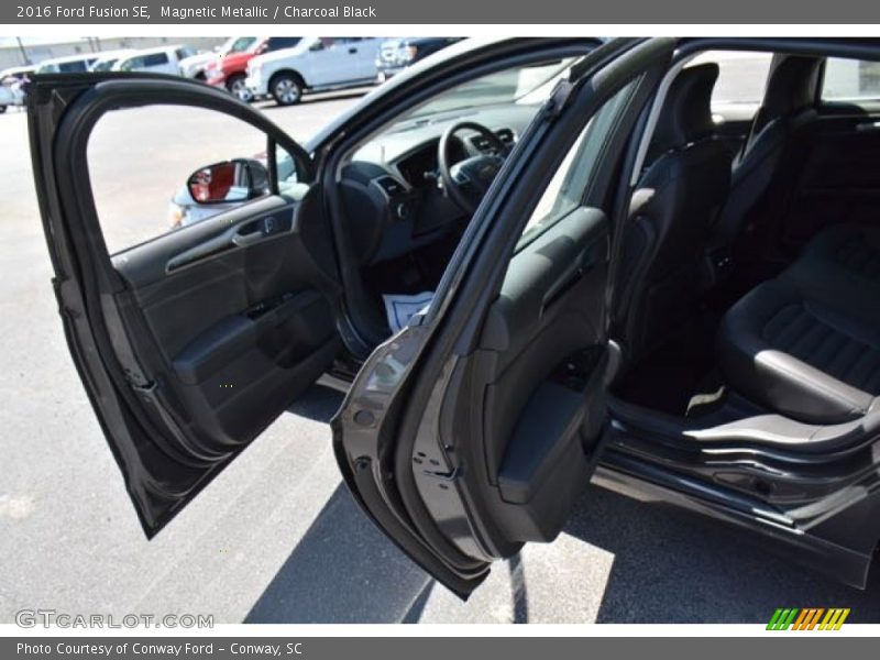 Magnetic Metallic / Charcoal Black 2016 Ford Fusion SE