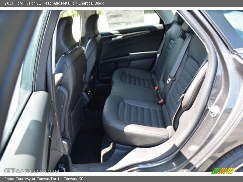 Magnetic Metallic / Charcoal Black 2016 Ford Fusion SE