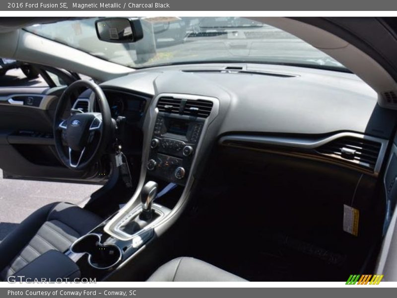 Magnetic Metallic / Charcoal Black 2016 Ford Fusion SE