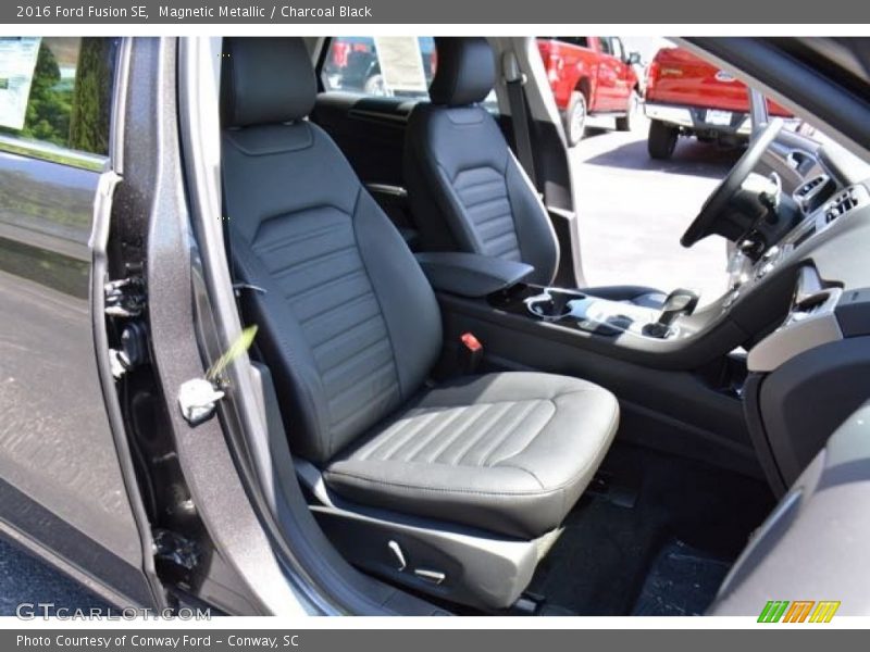 Magnetic Metallic / Charcoal Black 2016 Ford Fusion SE