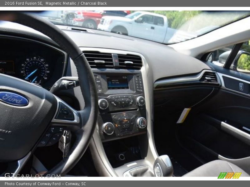 Magnetic Metallic / Charcoal Black 2016 Ford Fusion SE