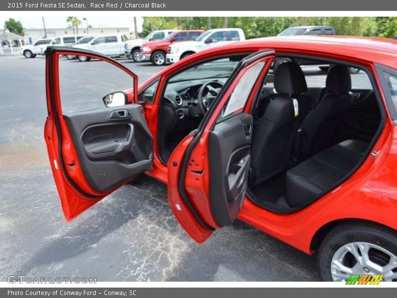 Race Red / Charcoal Black 2015 Ford Fiesta SE Sedan