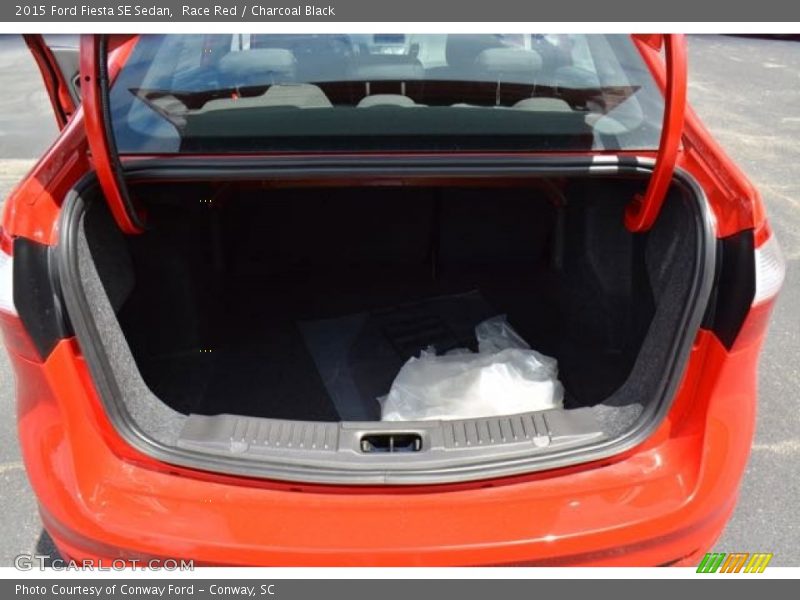 Race Red / Charcoal Black 2015 Ford Fiesta SE Sedan