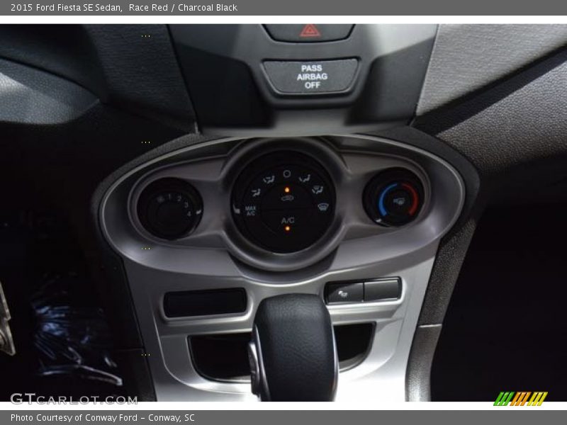 Race Red / Charcoal Black 2015 Ford Fiesta SE Sedan