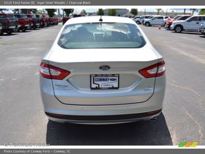 Ingot Silver Metallic / Charcoal Black 2016 Ford Fusion SE