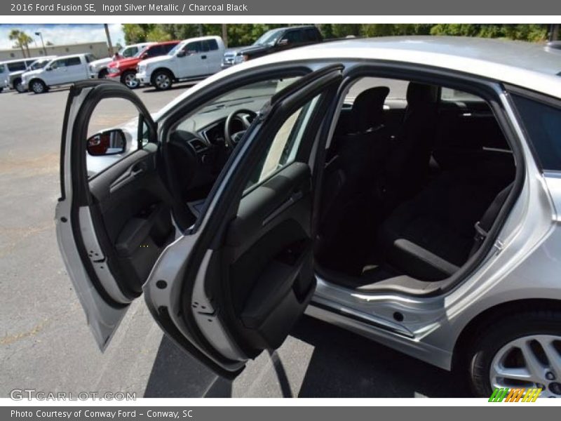Ingot Silver Metallic / Charcoal Black 2016 Ford Fusion SE