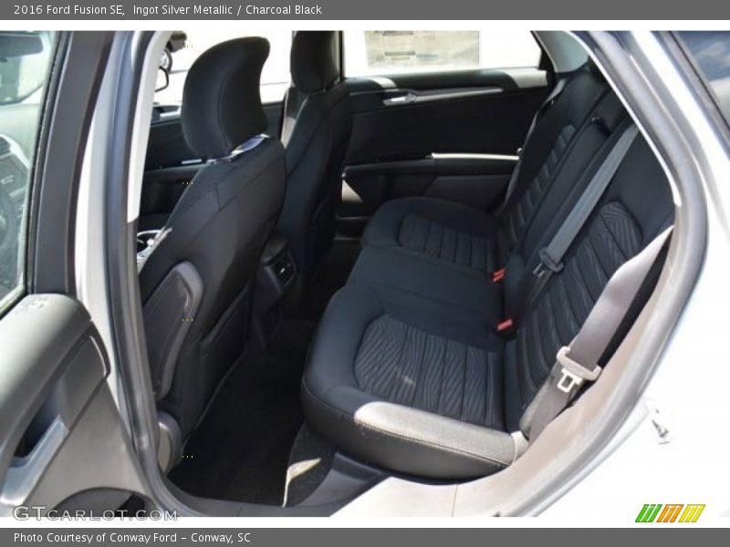 Ingot Silver Metallic / Charcoal Black 2016 Ford Fusion SE