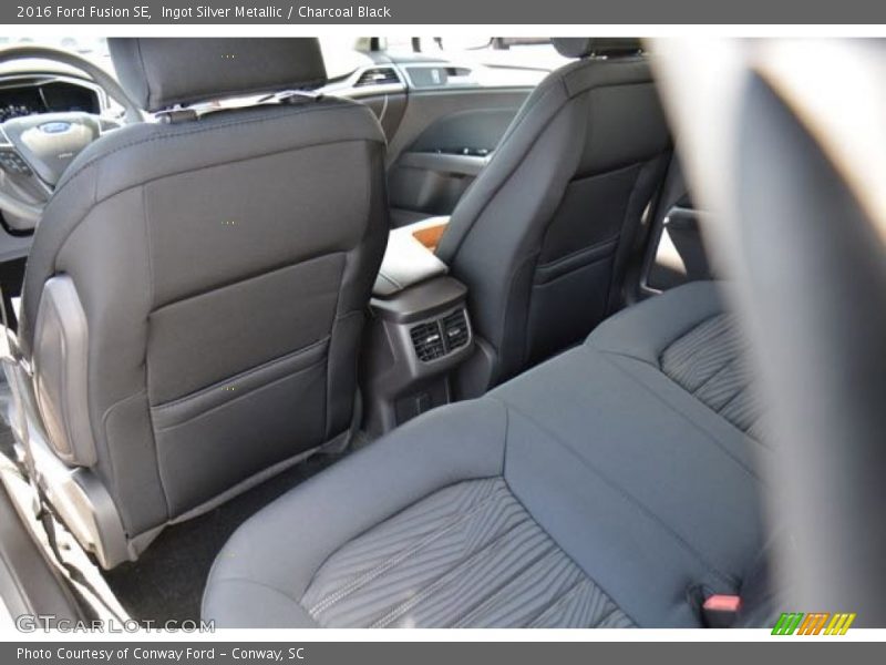 Ingot Silver Metallic / Charcoal Black 2016 Ford Fusion SE