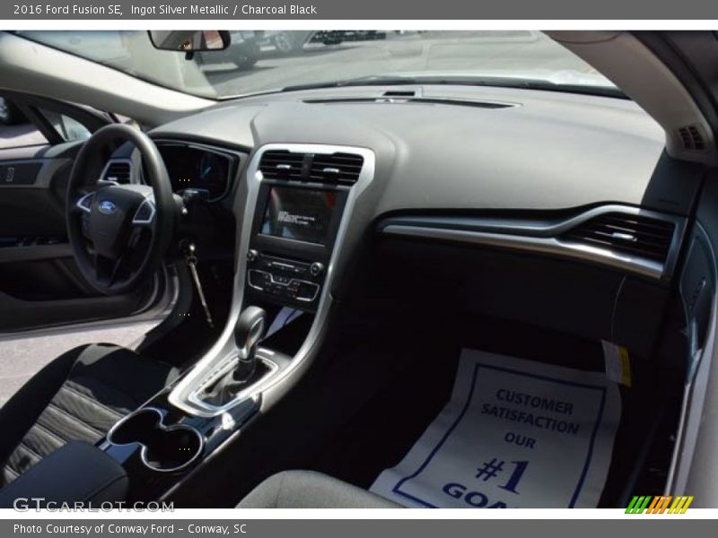 Ingot Silver Metallic / Charcoal Black 2016 Ford Fusion SE