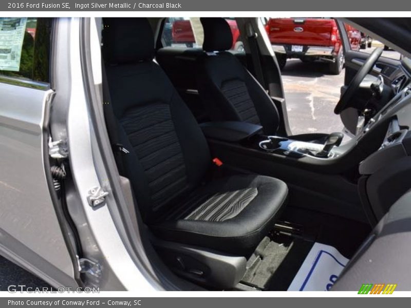 Ingot Silver Metallic / Charcoal Black 2016 Ford Fusion SE