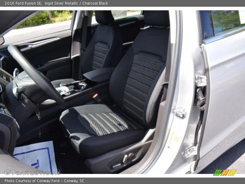 Ingot Silver Metallic / Charcoal Black 2016 Ford Fusion SE