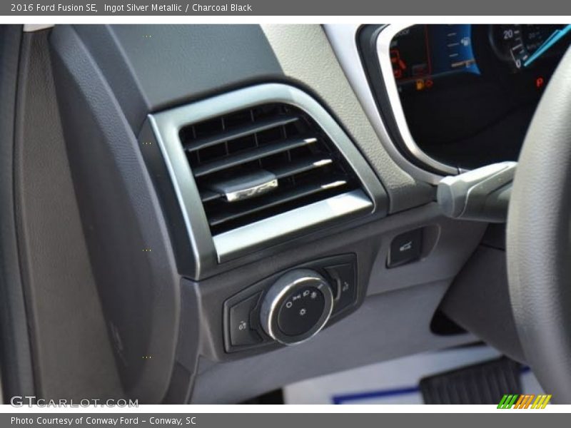 Ingot Silver Metallic / Charcoal Black 2016 Ford Fusion SE