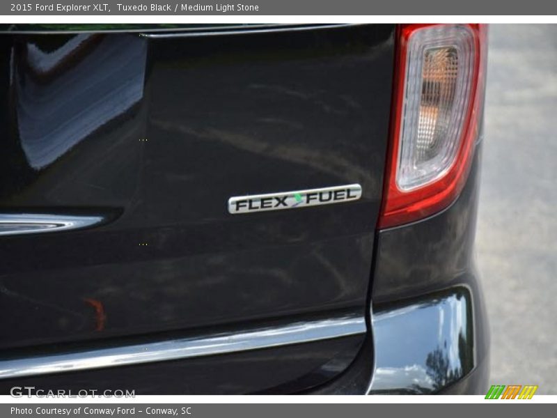 Tuxedo Black / Medium Light Stone 2015 Ford Explorer XLT