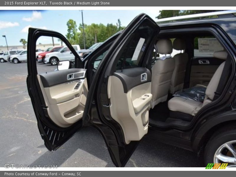 Tuxedo Black / Medium Light Stone 2015 Ford Explorer XLT