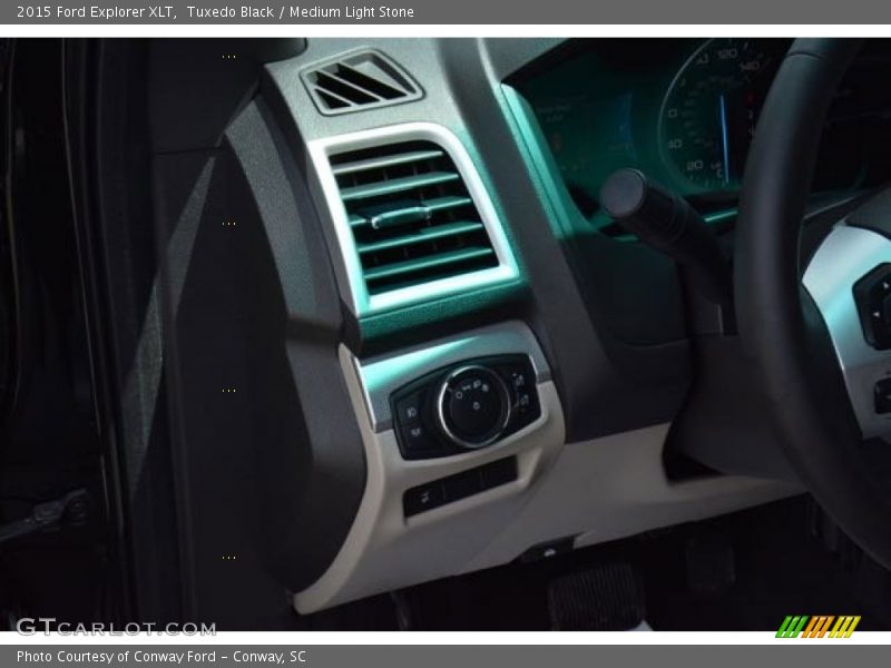 Tuxedo Black / Medium Light Stone 2015 Ford Explorer XLT
