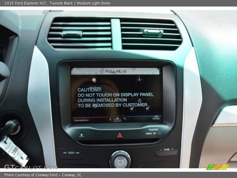 Tuxedo Black / Medium Light Stone 2015 Ford Explorer XLT
