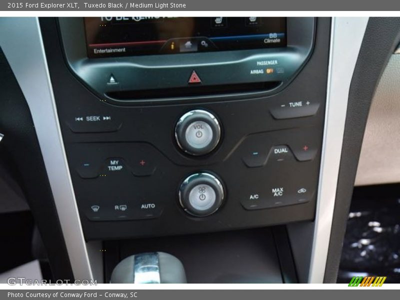 Tuxedo Black / Medium Light Stone 2015 Ford Explorer XLT