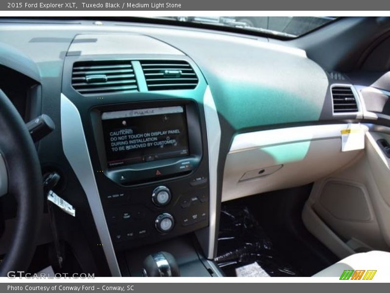 Tuxedo Black / Medium Light Stone 2015 Ford Explorer XLT