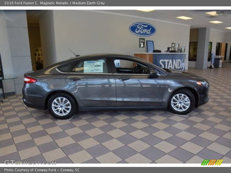 Magnetic Metallic / Medium Earth Gray 2016 Ford Fusion S