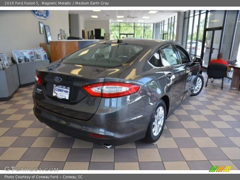 Magnetic Metallic / Medium Earth Gray 2016 Ford Fusion S