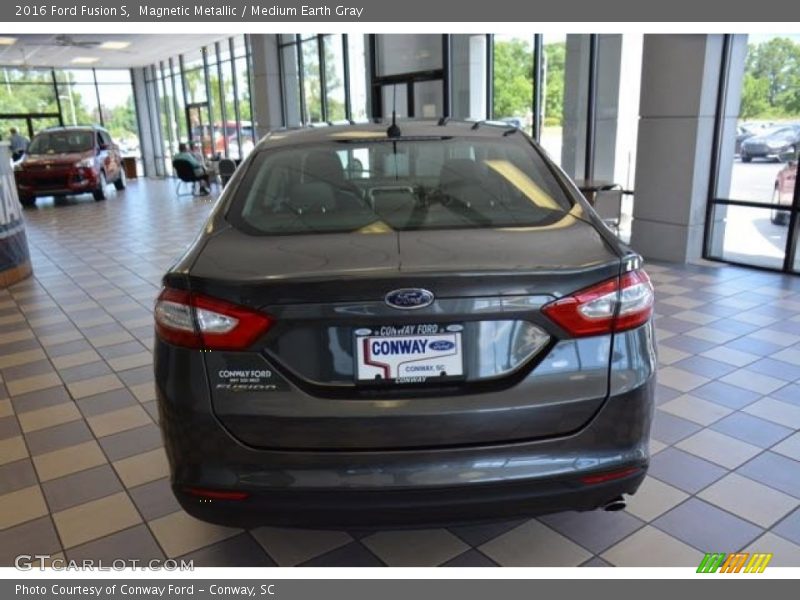 Magnetic Metallic / Medium Earth Gray 2016 Ford Fusion S