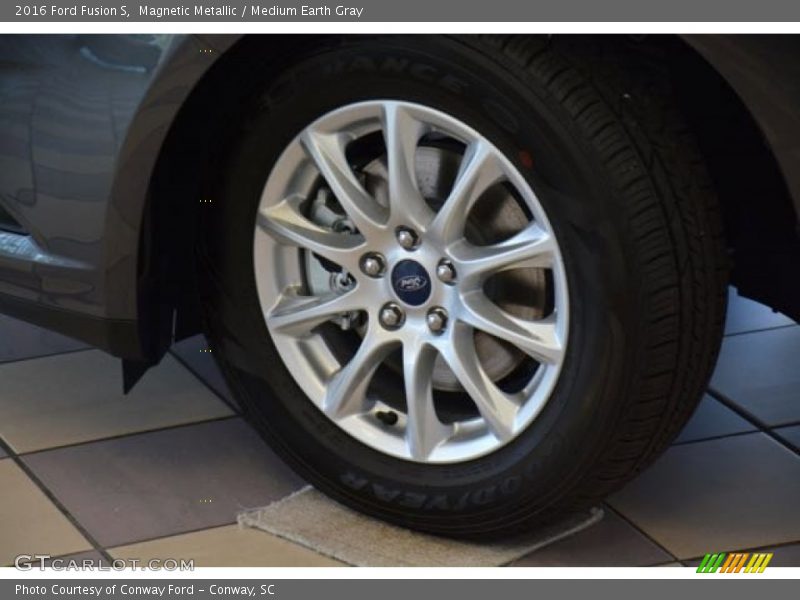 Magnetic Metallic / Medium Earth Gray 2016 Ford Fusion S