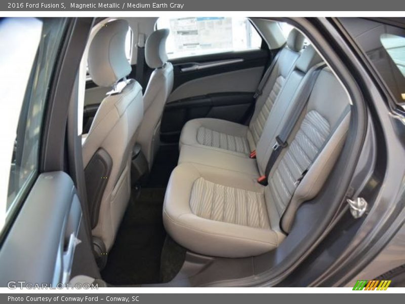 Magnetic Metallic / Medium Earth Gray 2016 Ford Fusion S
