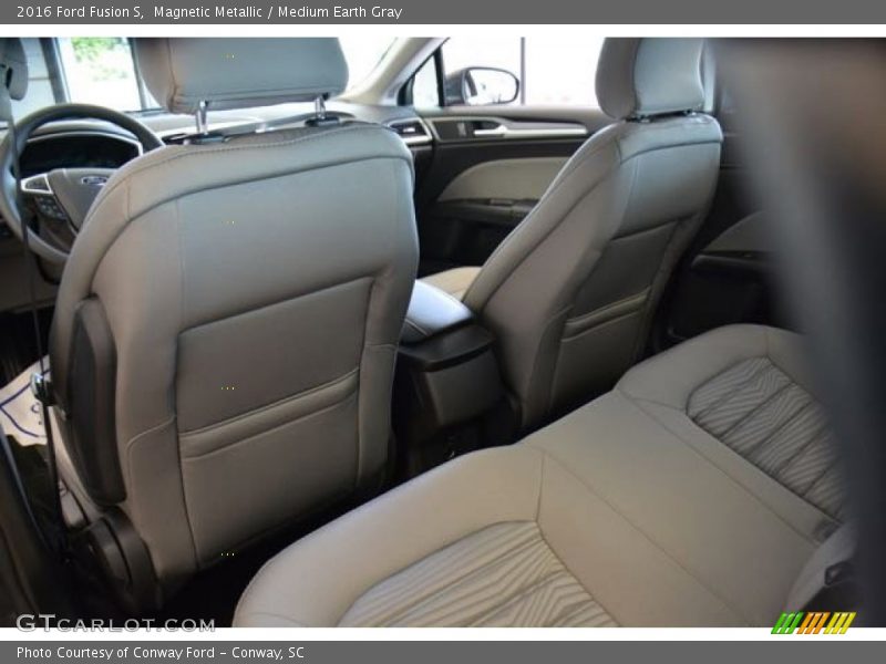 Magnetic Metallic / Medium Earth Gray 2016 Ford Fusion S