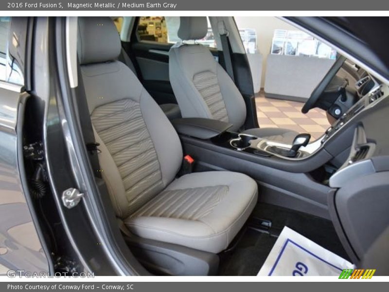 Magnetic Metallic / Medium Earth Gray 2016 Ford Fusion S