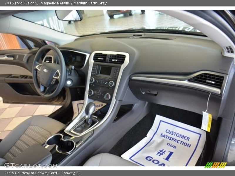 Magnetic Metallic / Medium Earth Gray 2016 Ford Fusion S