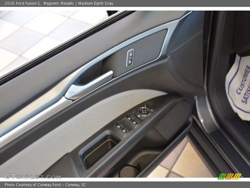 Magnetic Metallic / Medium Earth Gray 2016 Ford Fusion S