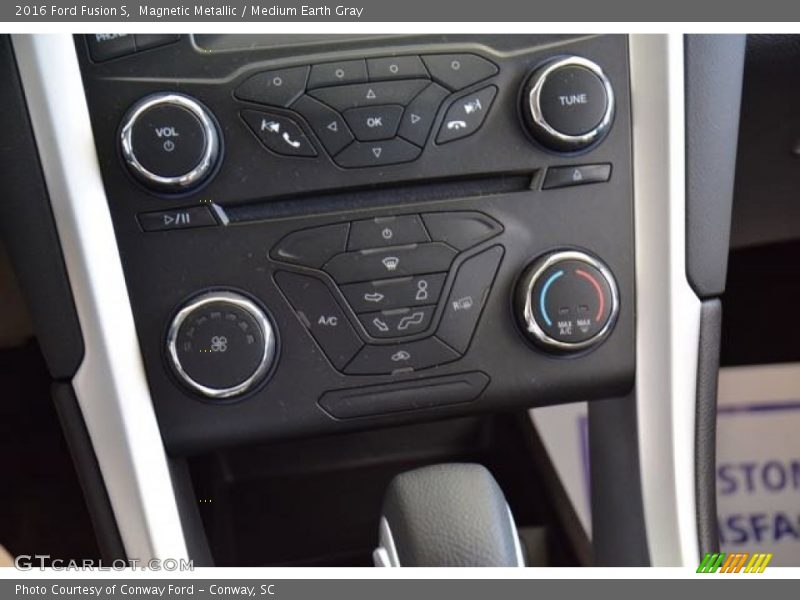 Magnetic Metallic / Medium Earth Gray 2016 Ford Fusion S