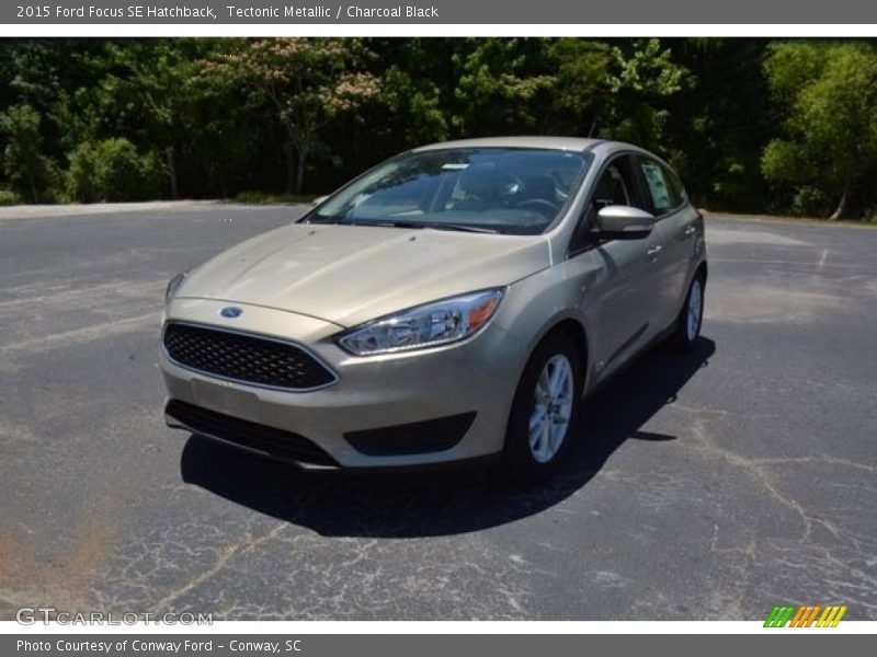 Tectonic Metallic / Charcoal Black 2015 Ford Focus SE Hatchback