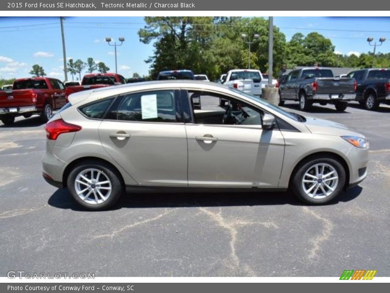 Tectonic Metallic / Charcoal Black 2015 Ford Focus SE Hatchback
