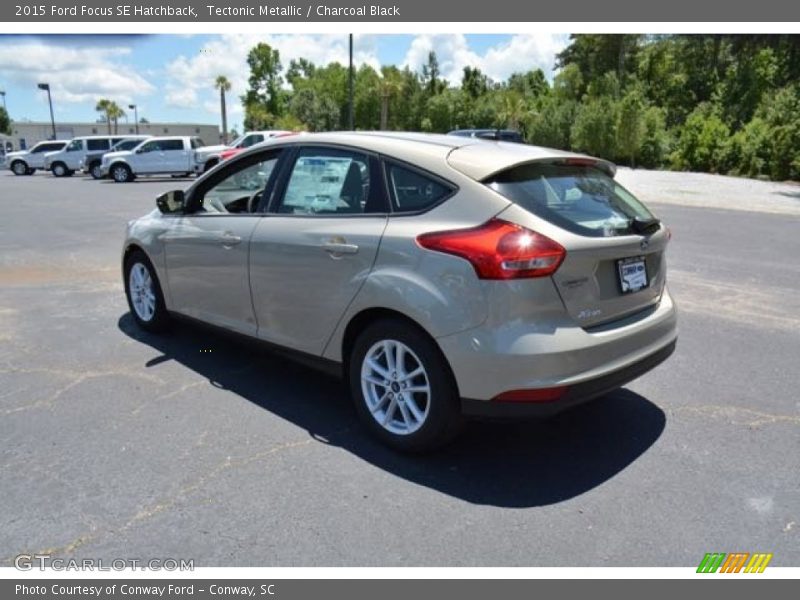 Tectonic Metallic / Charcoal Black 2015 Ford Focus SE Hatchback