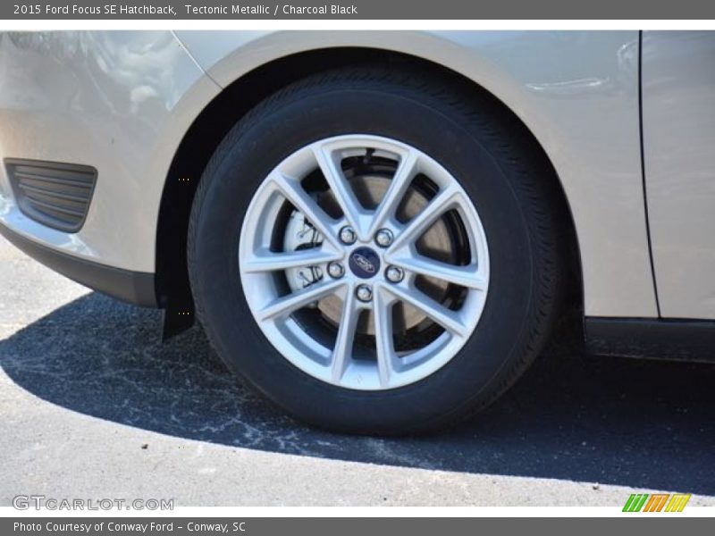 Tectonic Metallic / Charcoal Black 2015 Ford Focus SE Hatchback